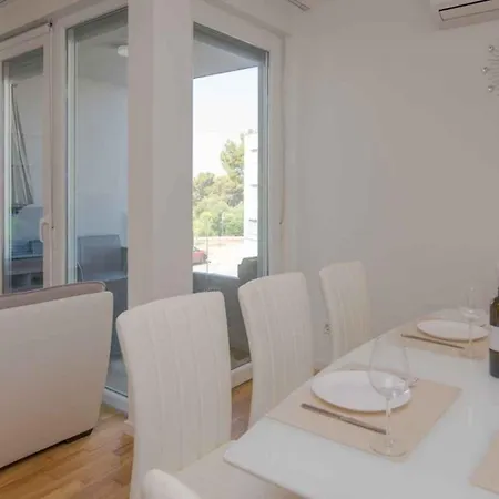 Beachfront In 55411 Apartmán